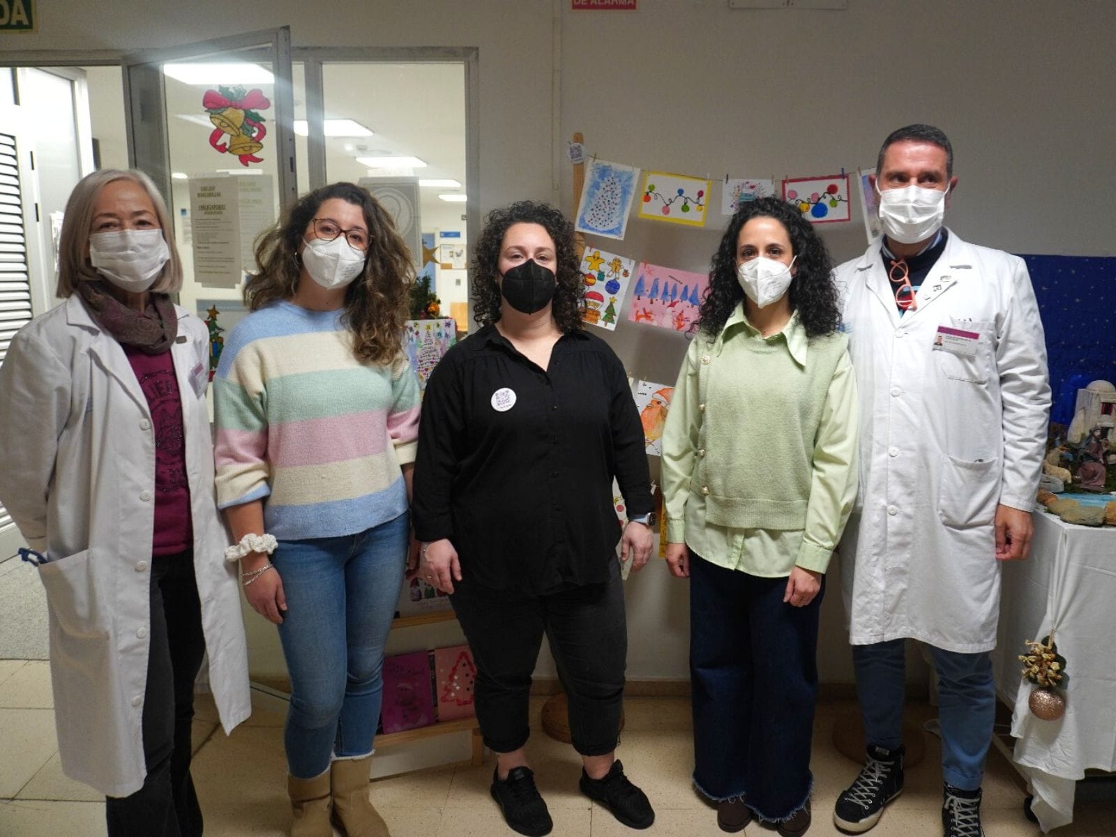 Luces de colores lleva la Navidad al hospital de Ferrol