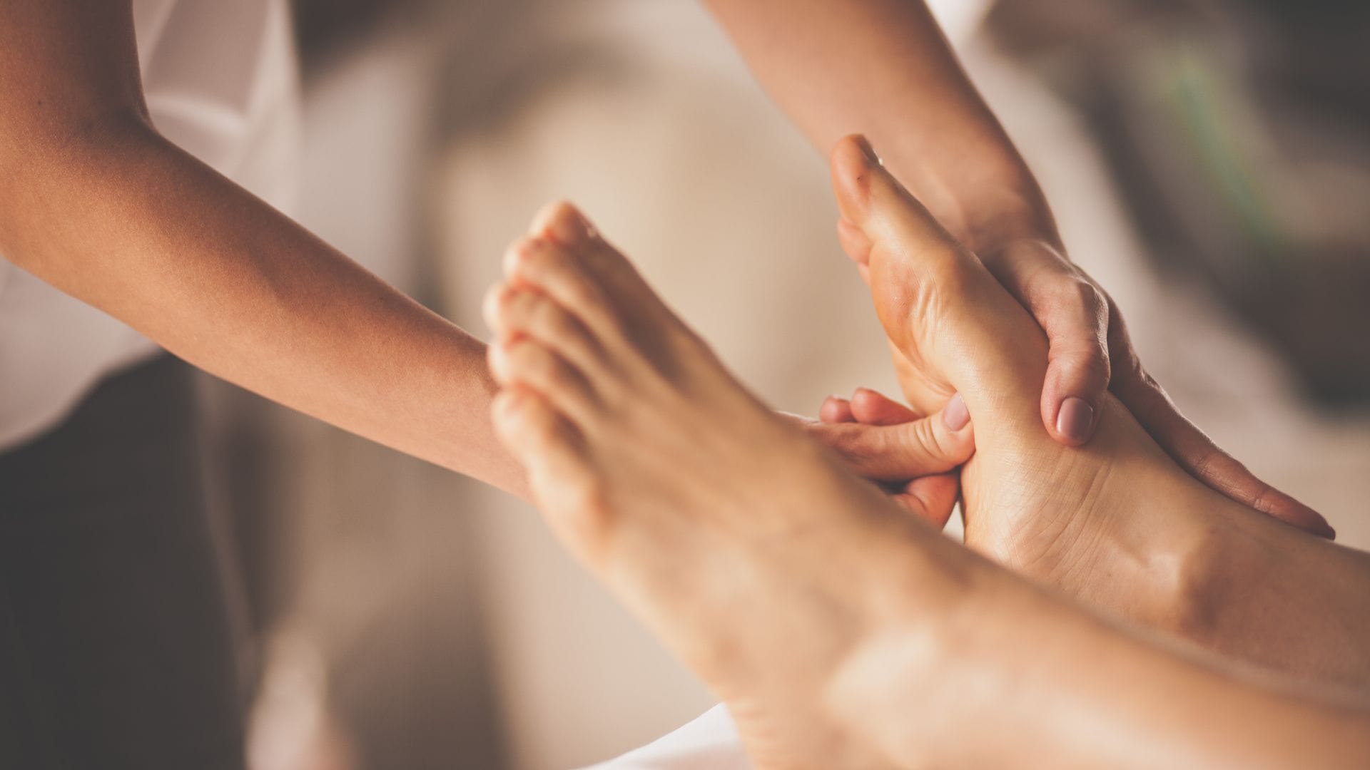 Sesión de masaje en los pies.