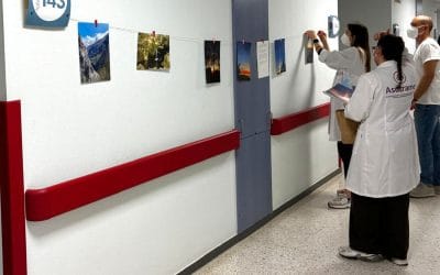 Asotrame llena de “paisajes que curan” la planta de hematología del CHUS