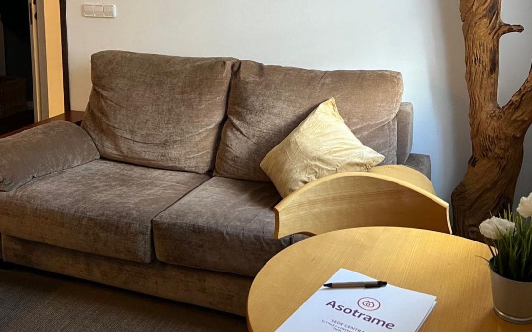 Dezaseis pacientes de cáncer hematolóxico beneficiáronse no 2025 do programa de “Atención social, asesoramento e intervención I”, grazas a Asotrame